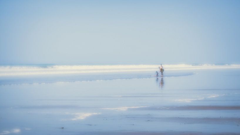 At the beach (2) von Rob van der Pijll