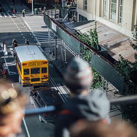 Schoolbus in New York van Bas de Glopper