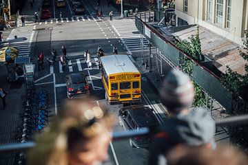 Schoolbus in New York van Bas de Glopper