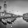 Die Stadt Lazise am Gardasee in schwarz weiß von Manfred Voss, Schwarz-weiss Fotografie