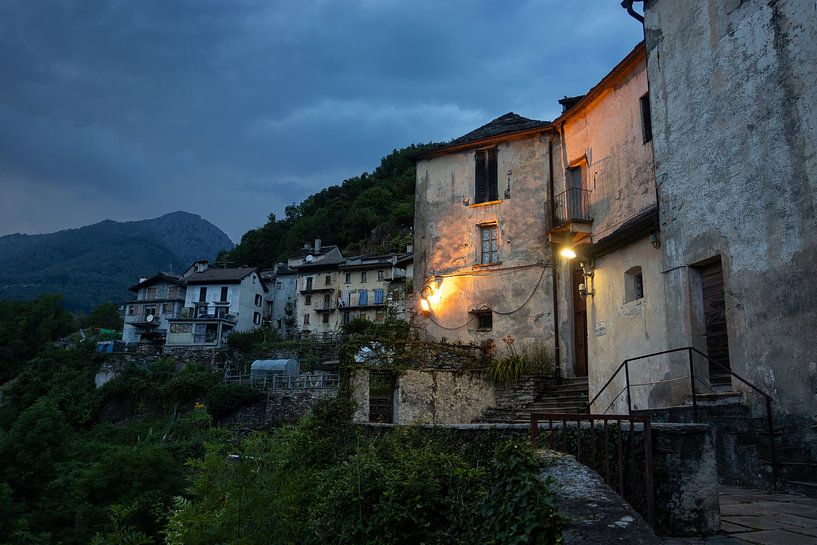 Heure bleue de Spoccia, Valle Cannobina, Italie par Imladris Images