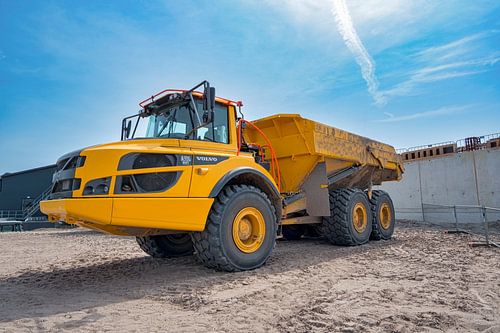 Dump truck op een bouwplaats