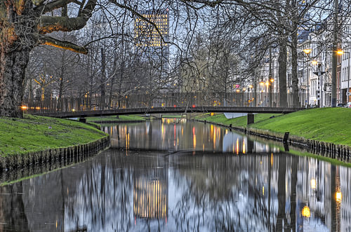 Bridge across Westersingel at nightfall