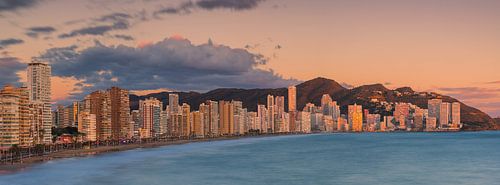 Panorama en zonsondergang in Benidorm, Spanje