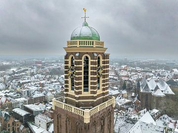 Zwolle Peperbus kerktoren tijdens een koude winter ochtend