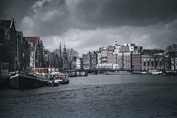 Amsterdam aux Pays-Bas n'est pas seulement noir et blanc