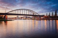 Schilderachtig beeld van de Arnhemse Rijnbrug