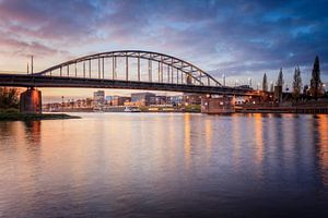 Malerisches Bild der Arnheimer Rheinbrücke