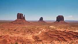 Monument valley by Robbert Frie