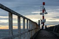 Robuuste steiger in Vlissingen bij zonsopkomst