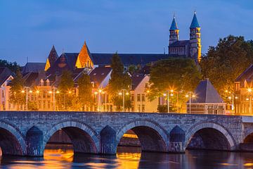 Sonnenuntergang über der St. Servatius-Brücke in Maastricht