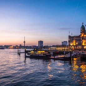 Zonsondergang in Rotterdam ..... van Robert Van Der Linde