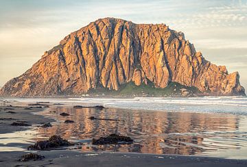 Spiegelung - Morro Rock von Joseph S Giacalone Photography