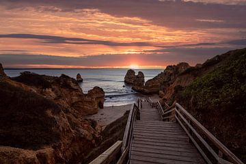 Zonsondergang in Algarve, Portugal van Michael Bollen