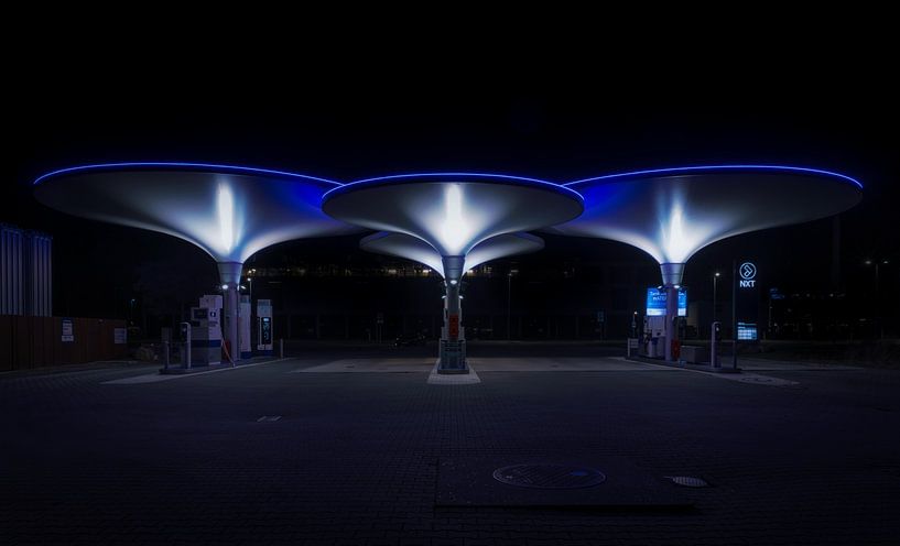 Modern Tankstation Alkmaar van Mario Calma