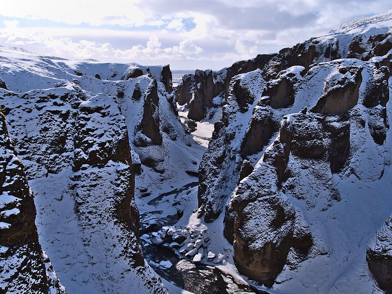 Fjaðrárgljúfur in de winter van Timon Schneider