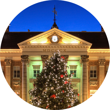 Kerstboom voor het Stadhuis van Groningen van Volt