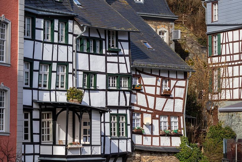 Fachwerkhäuser entlang der Rur in Monschau von Reiner Conrad