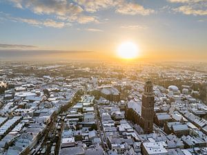 Das Stadtzentrum von Zwolle an einem kalten Wintermorgen von der