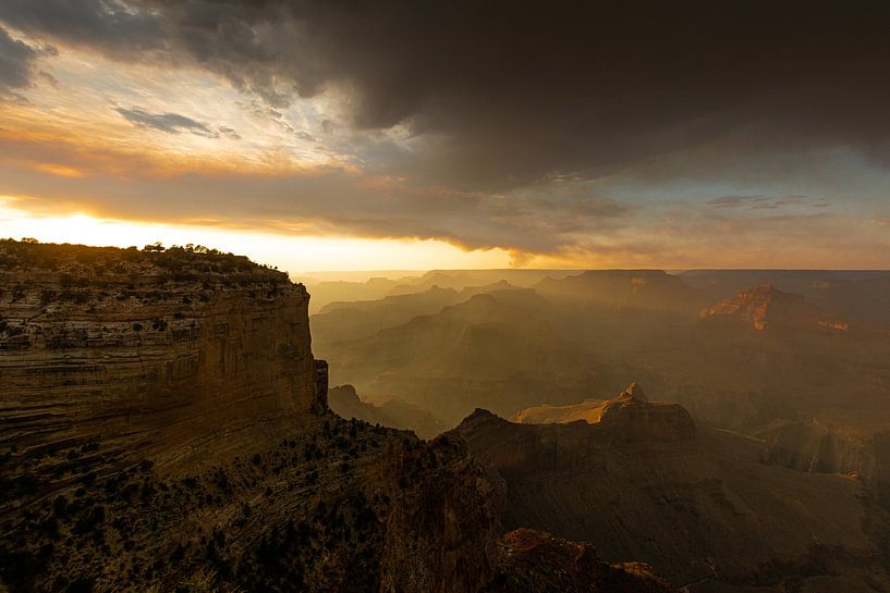 Grand Canyon thunderstorm van Peter Nijsen