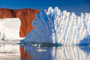 Icebergs dans le Røde Ø, Scoresby Sund, Groenland