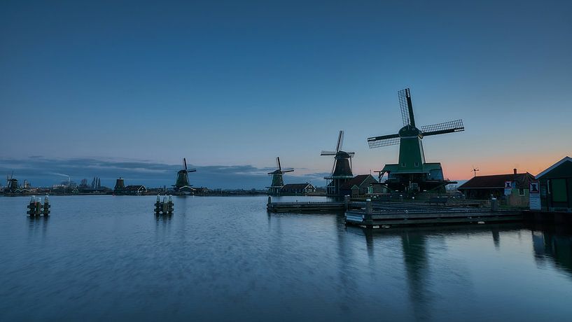 Zaanse Schans in het blauwe uurtje van Ad Jekel