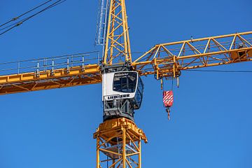 Cabine Liebherr Litronic torenkraan. van Jaap van den Berg