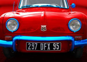 Renault Dauphine en rouge et bleu