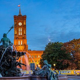 La fontaine de Neptune devant le Rotes Rathaus Berlin sur Peter Schickert