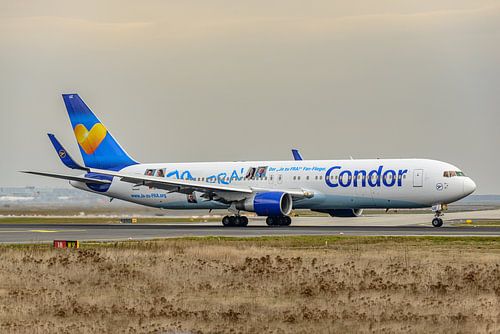Take-off Condor Boeing 767-300 passagiersvliegtuig.