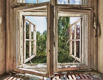 Broken windows van István Lahpor