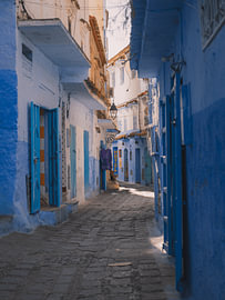 Lange, kurvenreiche Straße in Chefchaouen von Creative Travel Station