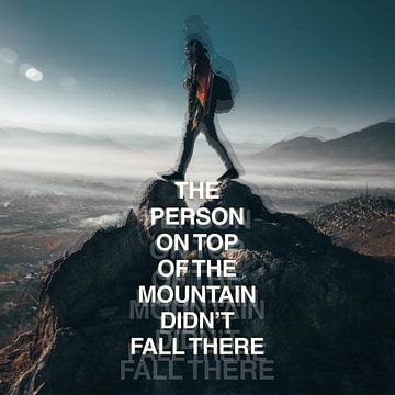 De persoon bovenop de berg is daar niet gevallen...