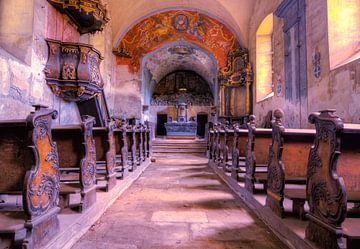 Interieur van een verlaten kerk van On Your Wall