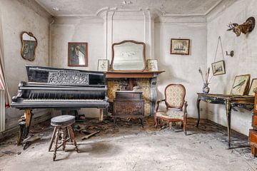 Pianos dans des lieux abandonnés sur Gentleman of Decay