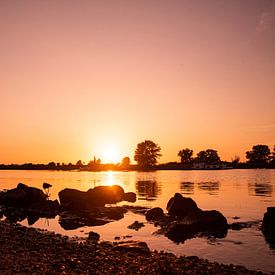 Sonnenuntergang auf der Maas bei Gewande von Chris Heijmans