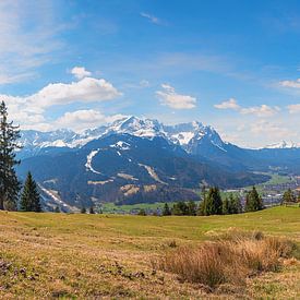 slope with a hut and stunning views of the Wetterstein Alps, landscape  by SusaZoom
