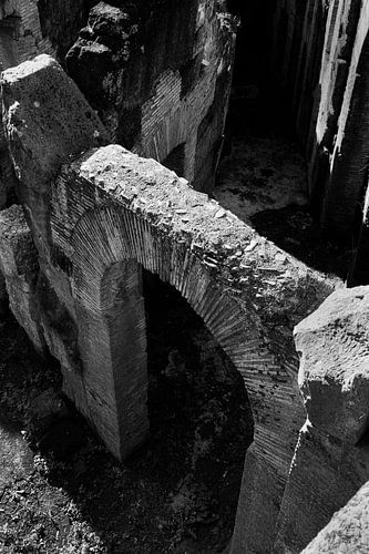 Rome, Italië | Colosseum poort in Zwart Wit | Reisfotografie