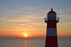 Sunset Lighthouse Westkapelle by Zeeland op Foto