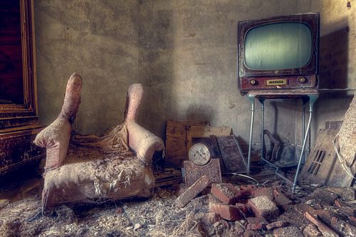 Chaise avec Télévision Antique.