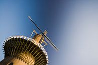 Mühle vor strahlend blauem Himmel von Pieter van Roijen Miniaturansicht