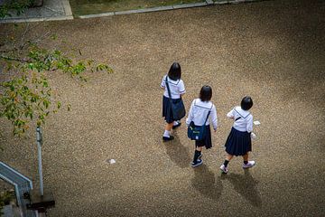 Japanse schoolmeisjes van Marcel Alsemgeest