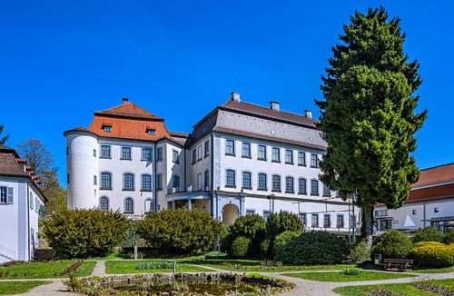Le château de Großlaupheim baigné par la lumière printanière