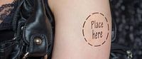 Setzen Sie das Tattoo hier ein.