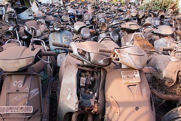 Scooter graveyard in India by Sonja Hogenboom