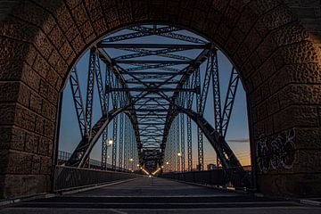 Alte Harburger Elbbrücke Hamburg van Danny Verhalle