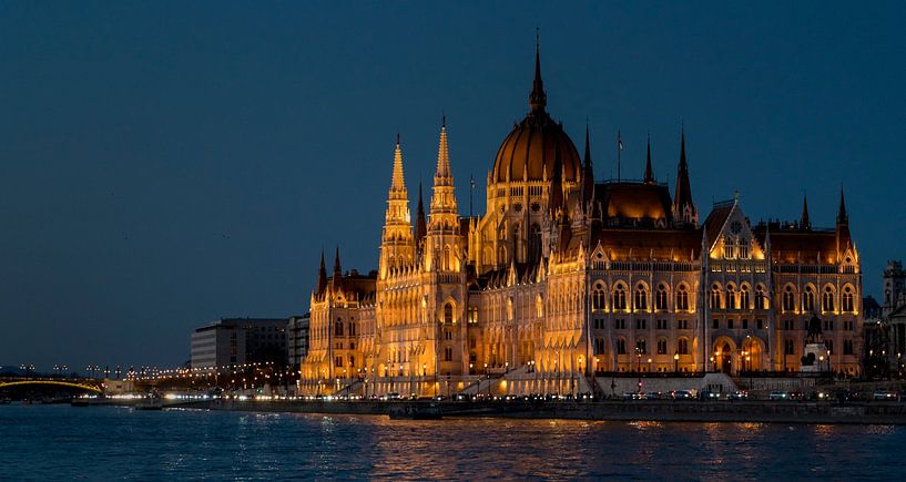 Budapest by Frank Lavooij