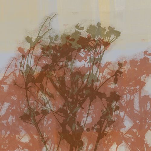 Botanische kunst. Bloemen in kaki en roodbruin.