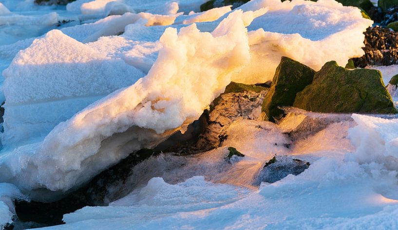 letzte Sonne auf Schnee von Jan Peter Nagel