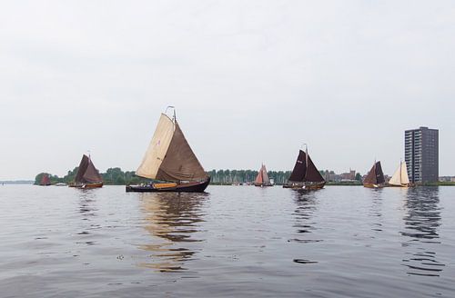Botters op het weerwater voor Almere